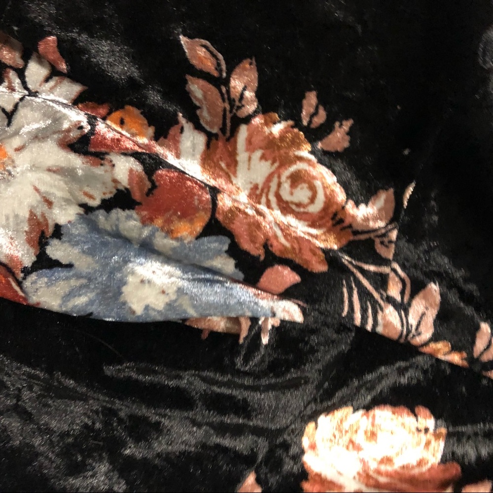 Velvet floral off the shoulder peplum top - Picture 3 of 3